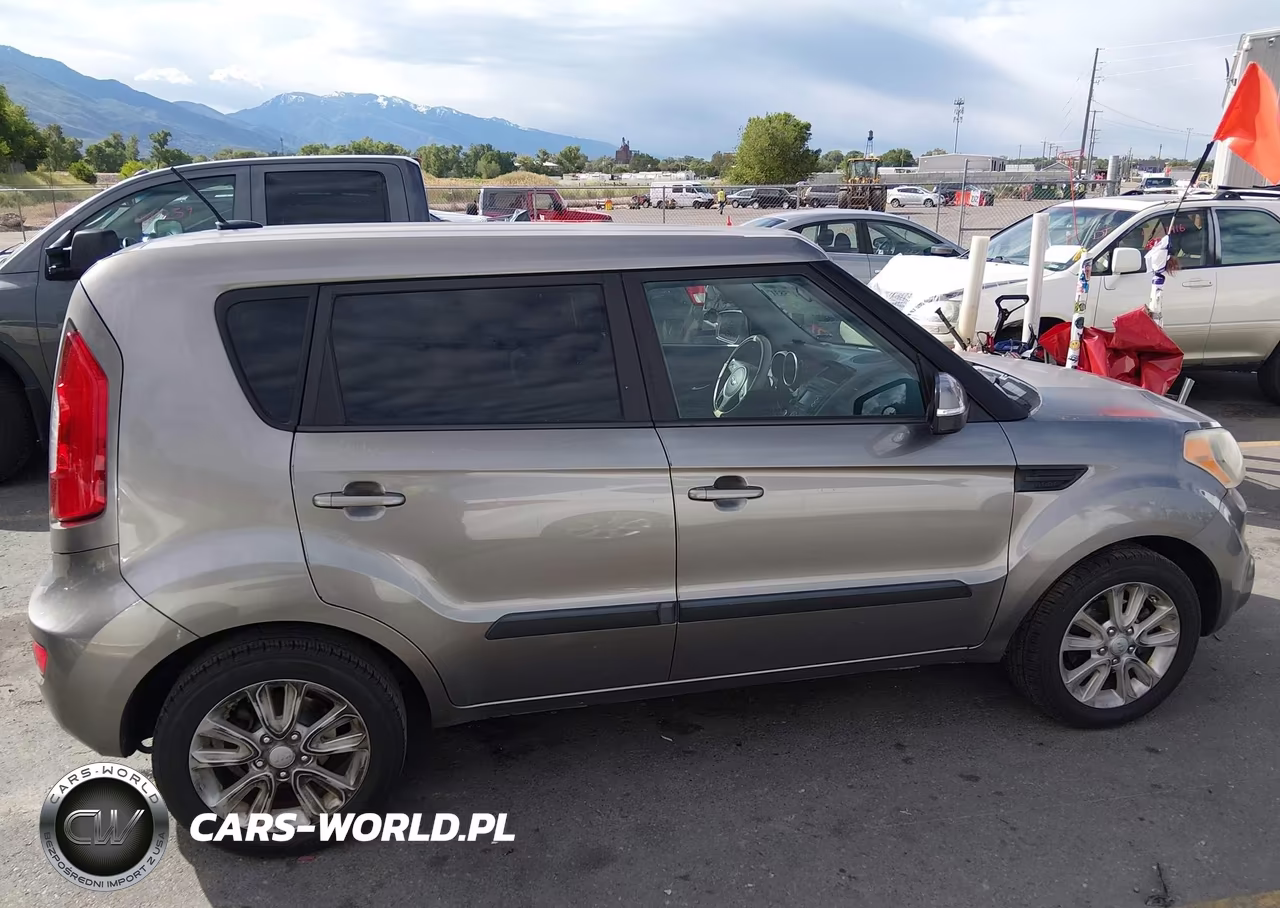 2013 Kia Soul + VIN:KNDJT2A60D7575688 - 13