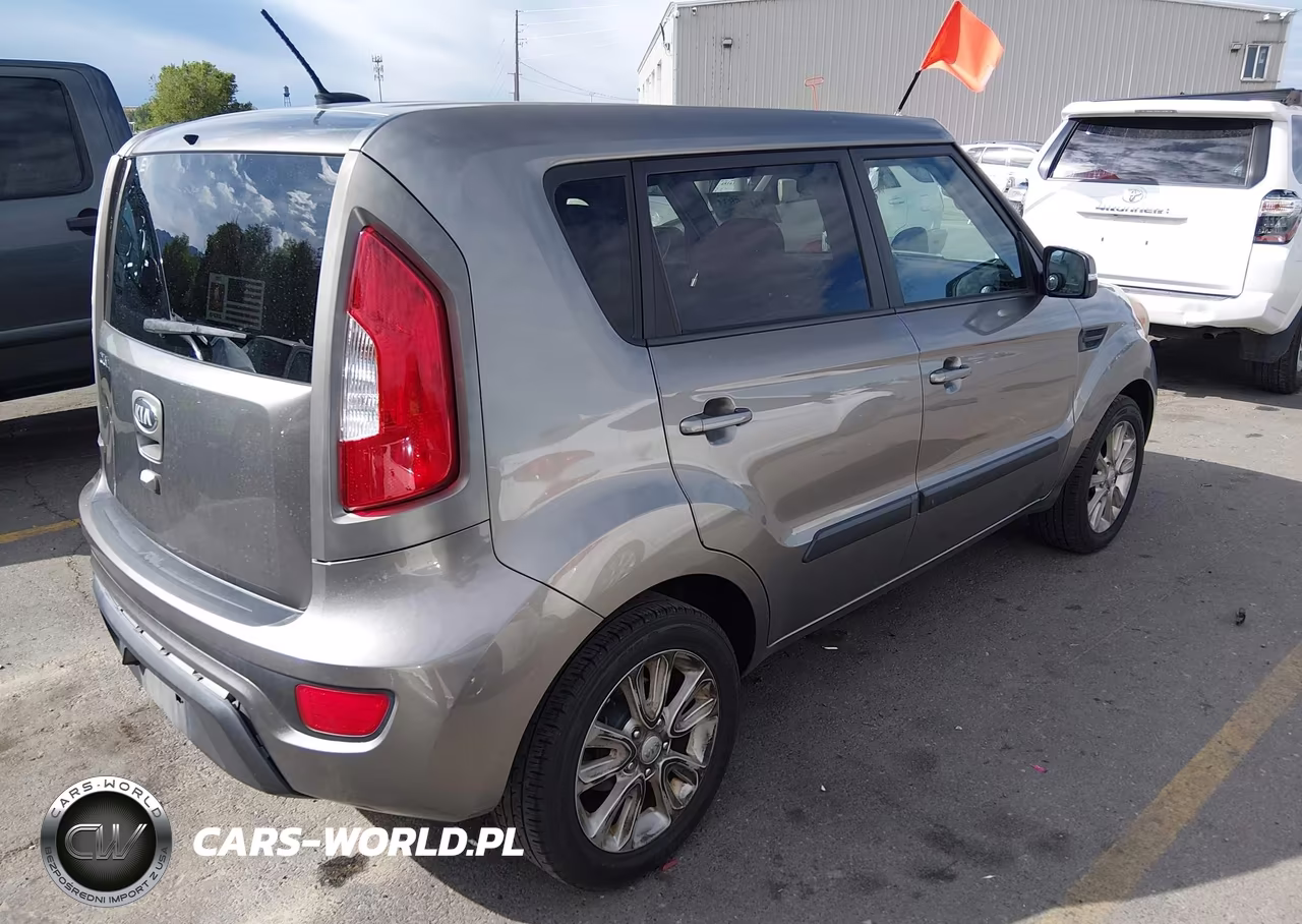 2013 Kia Soul + VIN:KNDJT2A60D7575688 - 4
