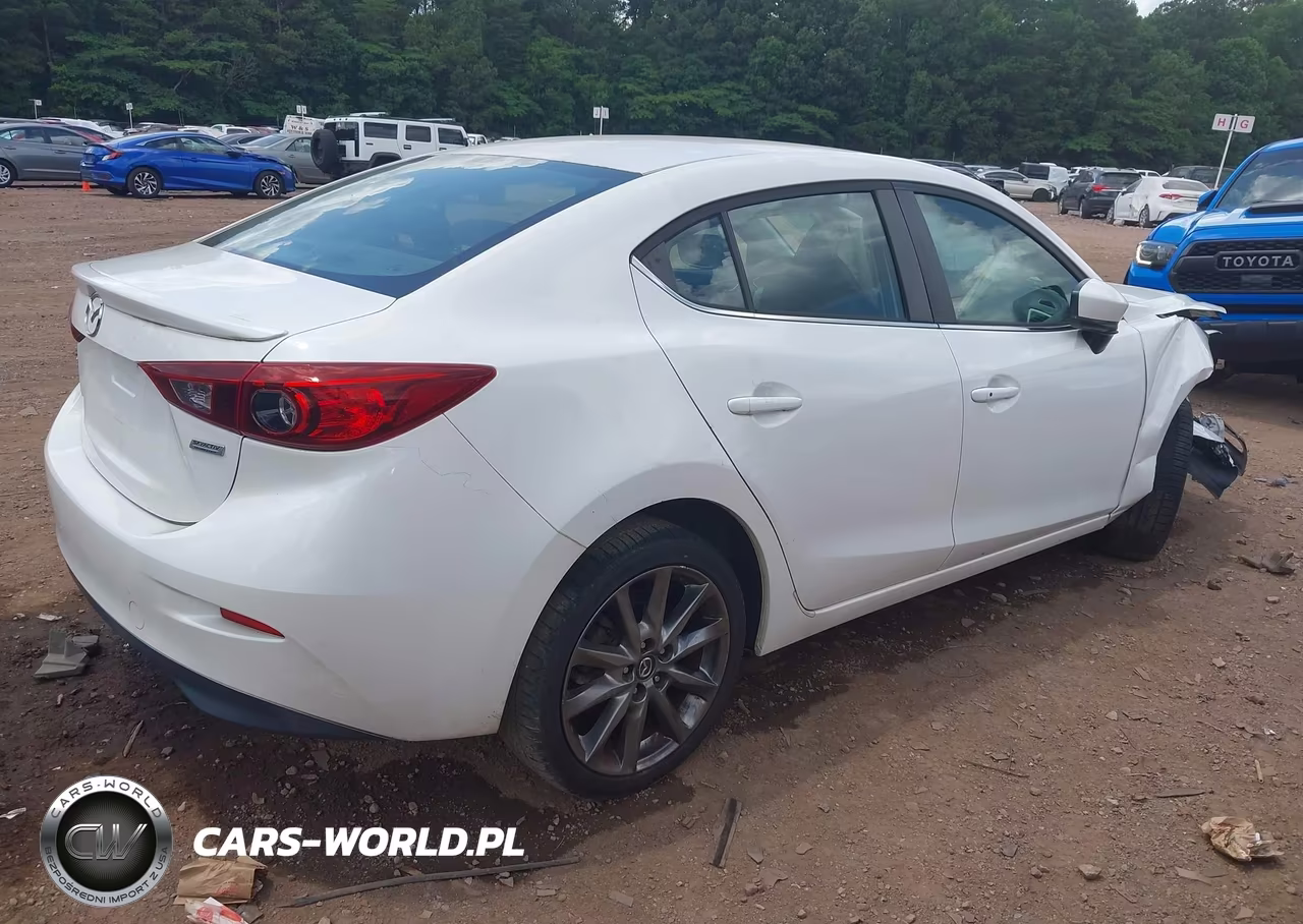 2018 Mazda Mazda3 Touring VIN:3MZBN1V37JM168880 - 4