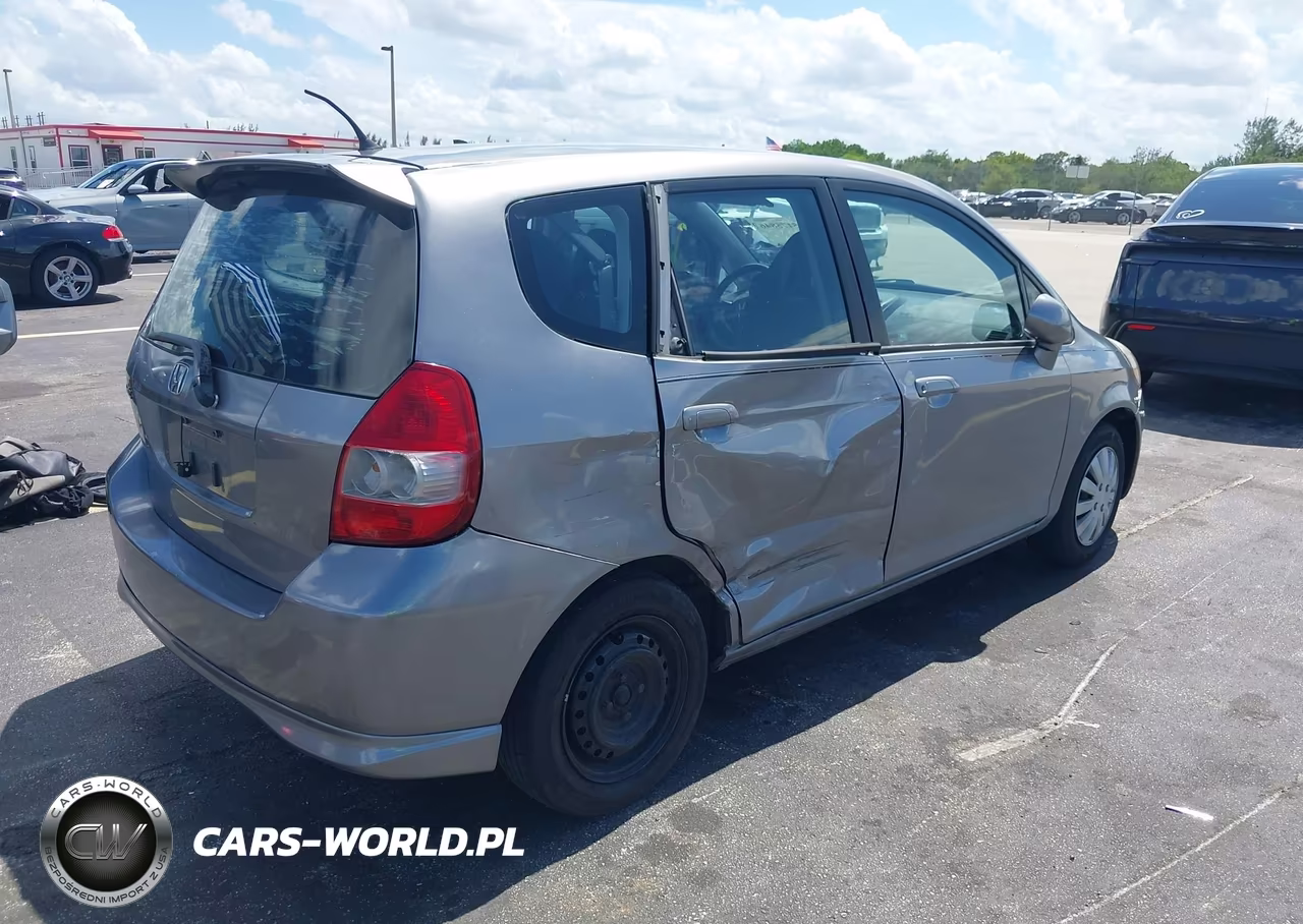 2008 Honda Fit VIN:JHMGD38418S061643 - 4