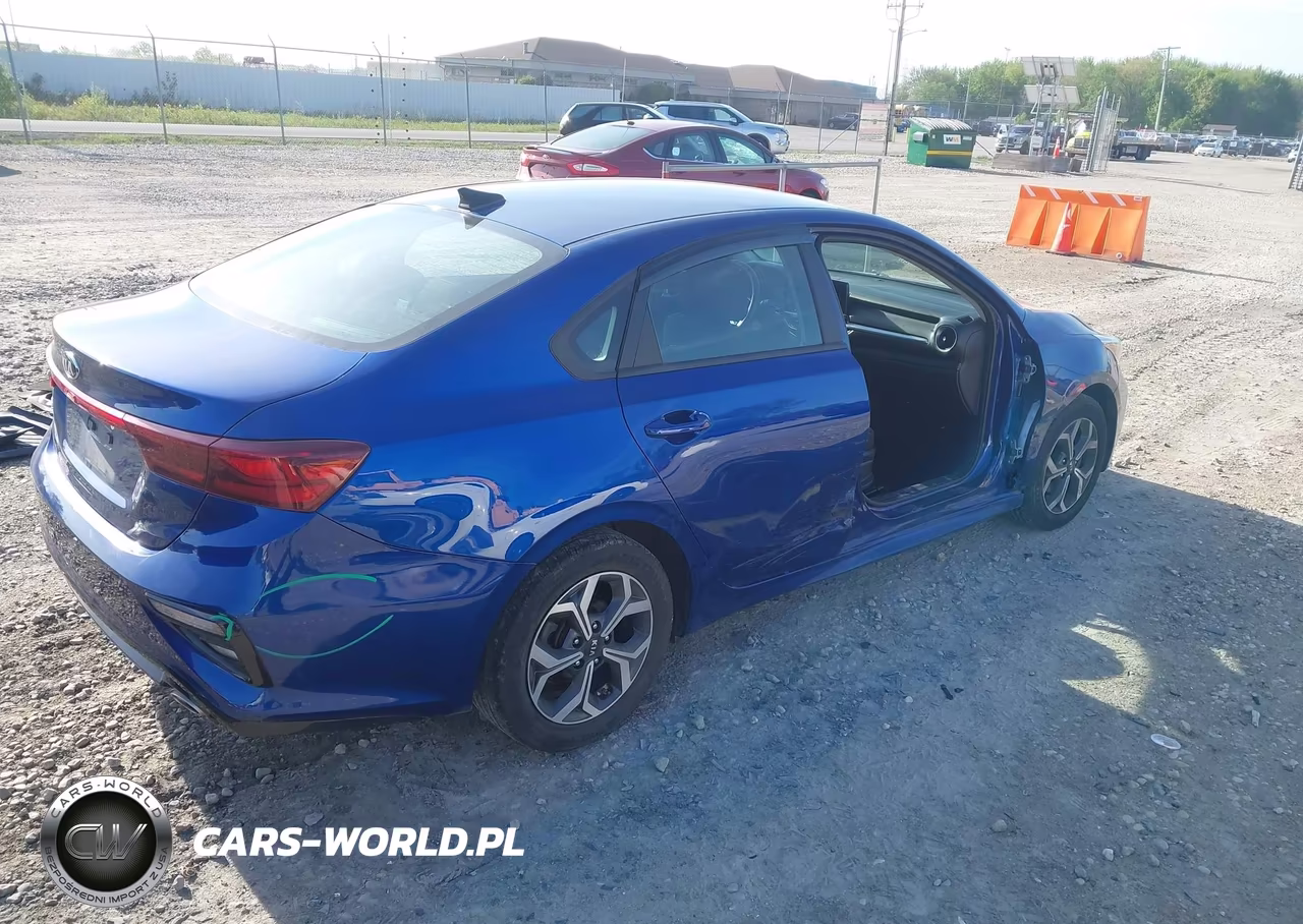2019 Kia Forte Lxs VIN:3KPF24AD4KE076246 - 4