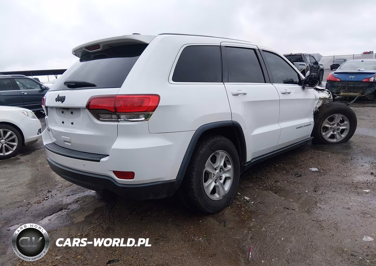 2015 Jeep Grand Cherokee Laredo VIN:1C4RJEAG7FC759538 - 4