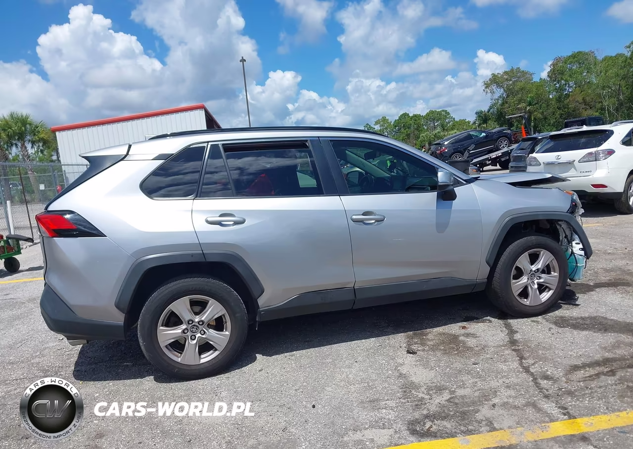 2020 Toyota Rav4 Xle VIN:JTMW1RFV2LJ018500 - 13
