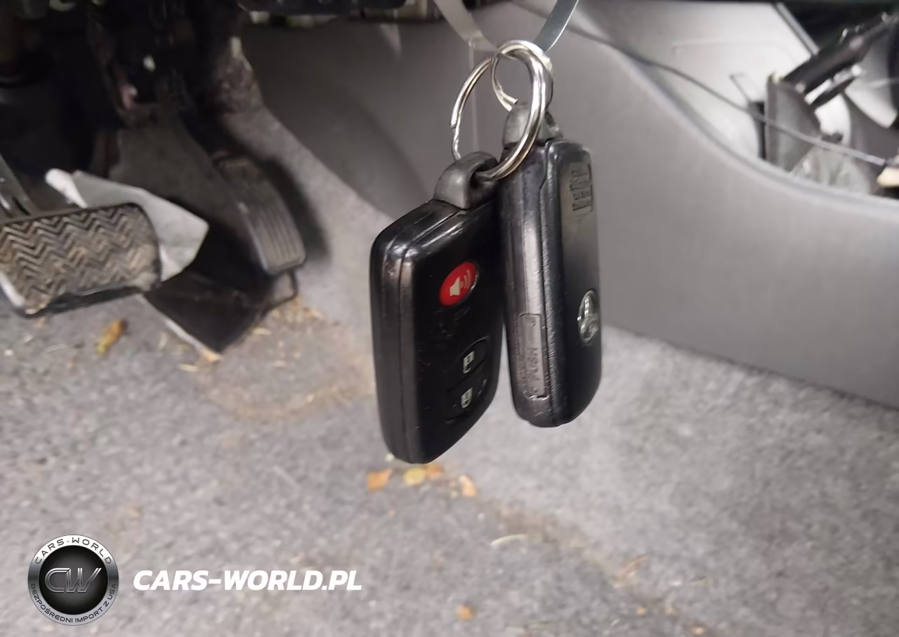 2011 Toyota Prius Two VIN:JTDKN3DU9B1444774 - 11