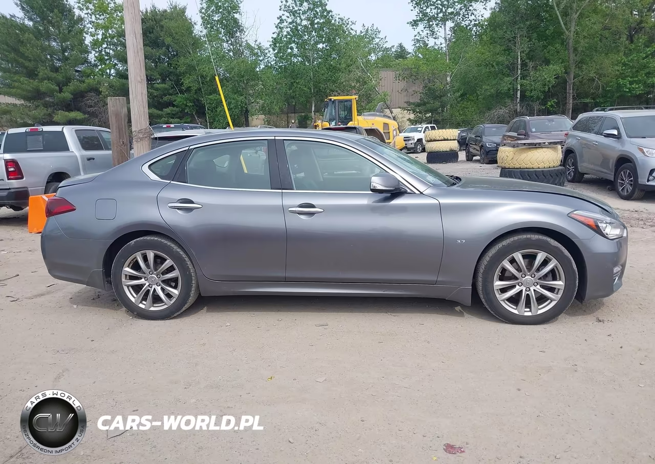 2018 Infiniti Q70 3.7X Luxe VIN:JN1BY1AR1JM220619 - 13