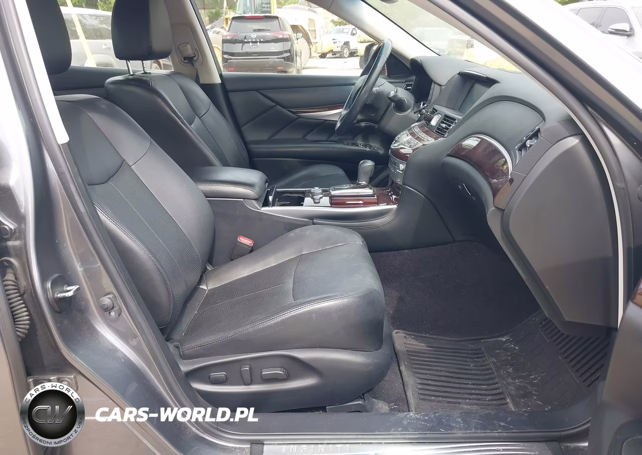 2018 Infiniti Q70 3.7X Luxe VIN:JN1BY1AR1JM220619 - 5