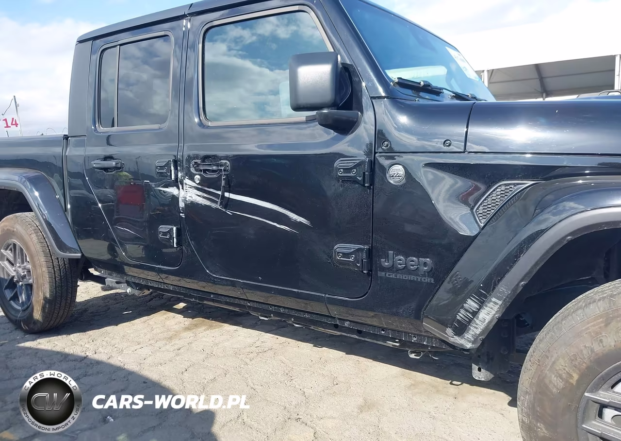 2025 Jeep Gladiator Sport S VIN:1C6PJTAG4SL551999 - 18