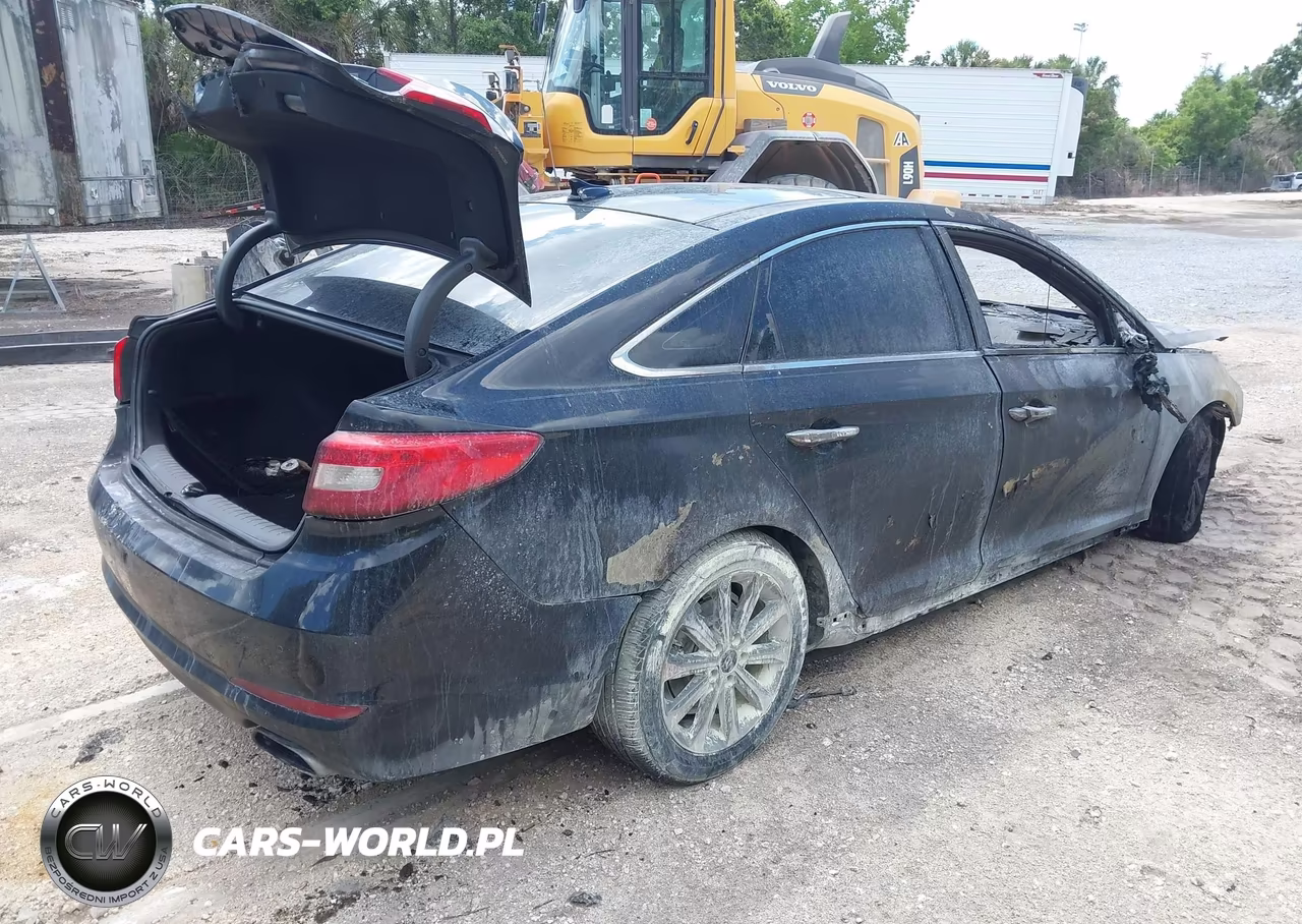 2016 Hyundai Sonata Limited VIN:5NPE34AF6GH422875 - 4