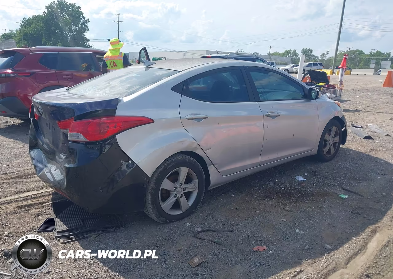 2013 Hyundai Elantra Gls VIN:KMHDH4AE1DU844862 - 4