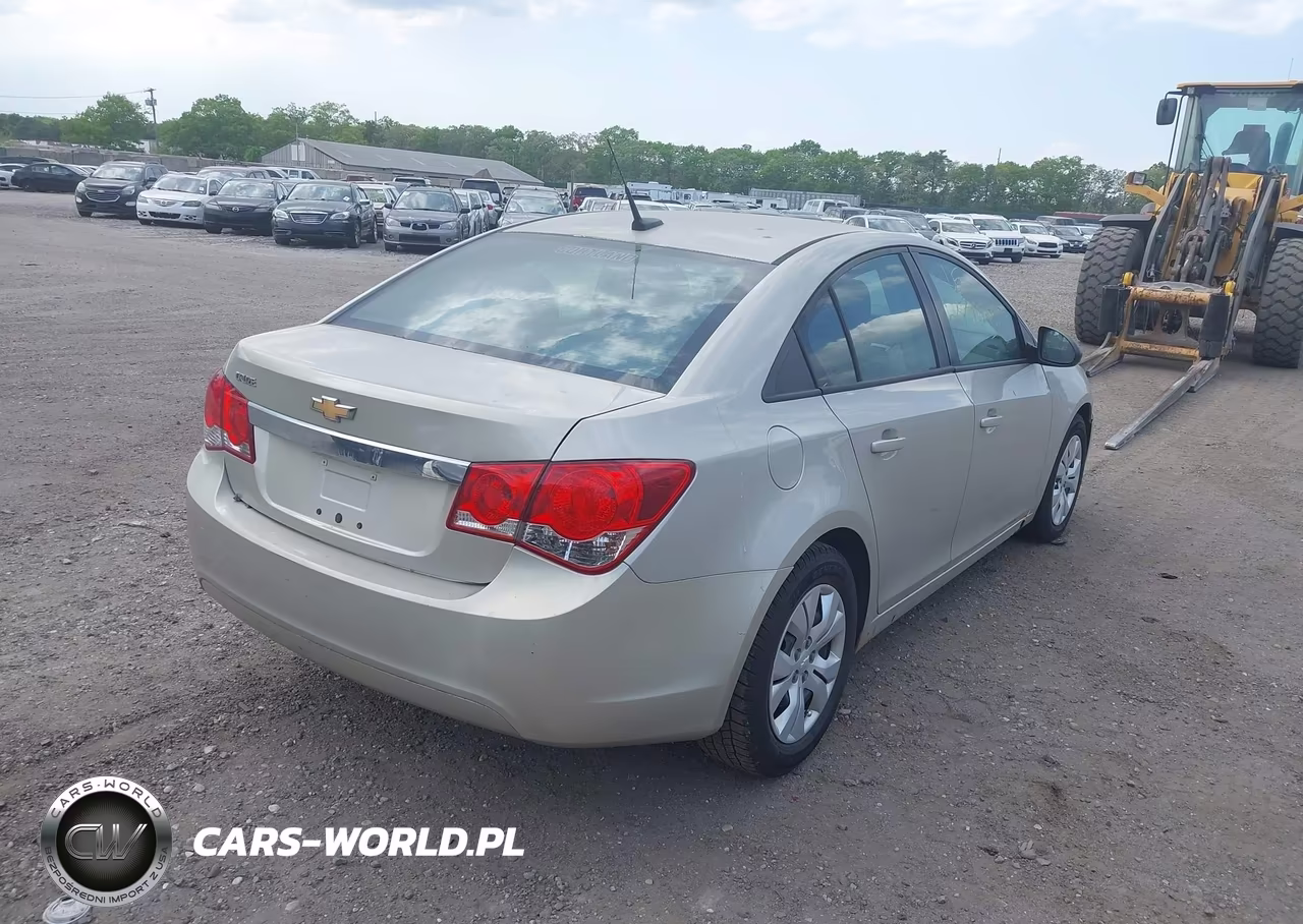 2014 Chevrolet Cruze Ls Auto VIN:1G1PA5SH7E7220447 - 4