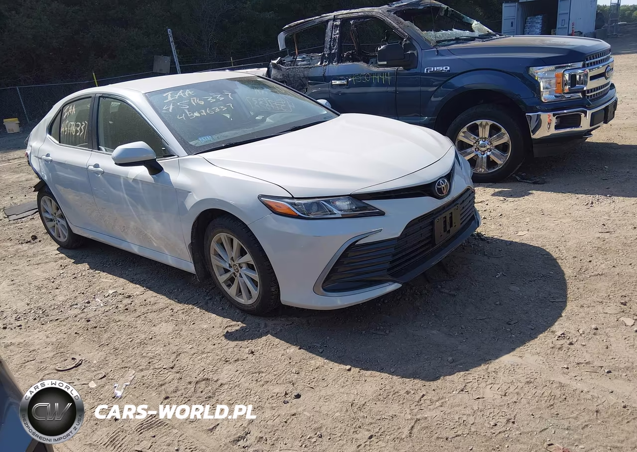 2022 Toyota Camry Le – zdjęcie 1 z 16