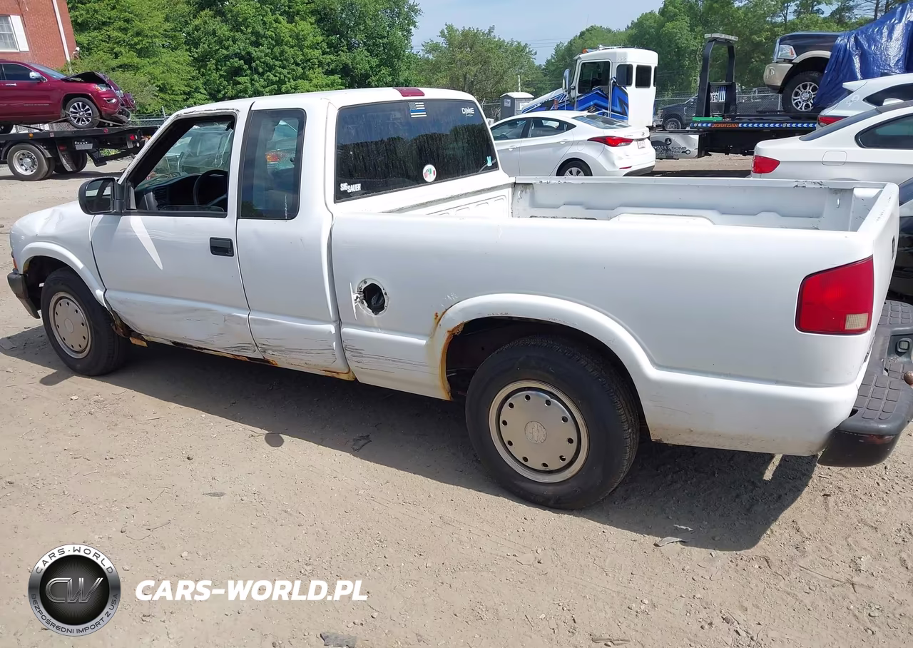 2003 Chevrolet S-10 VIN:1GCCS19H038142117 - 3
