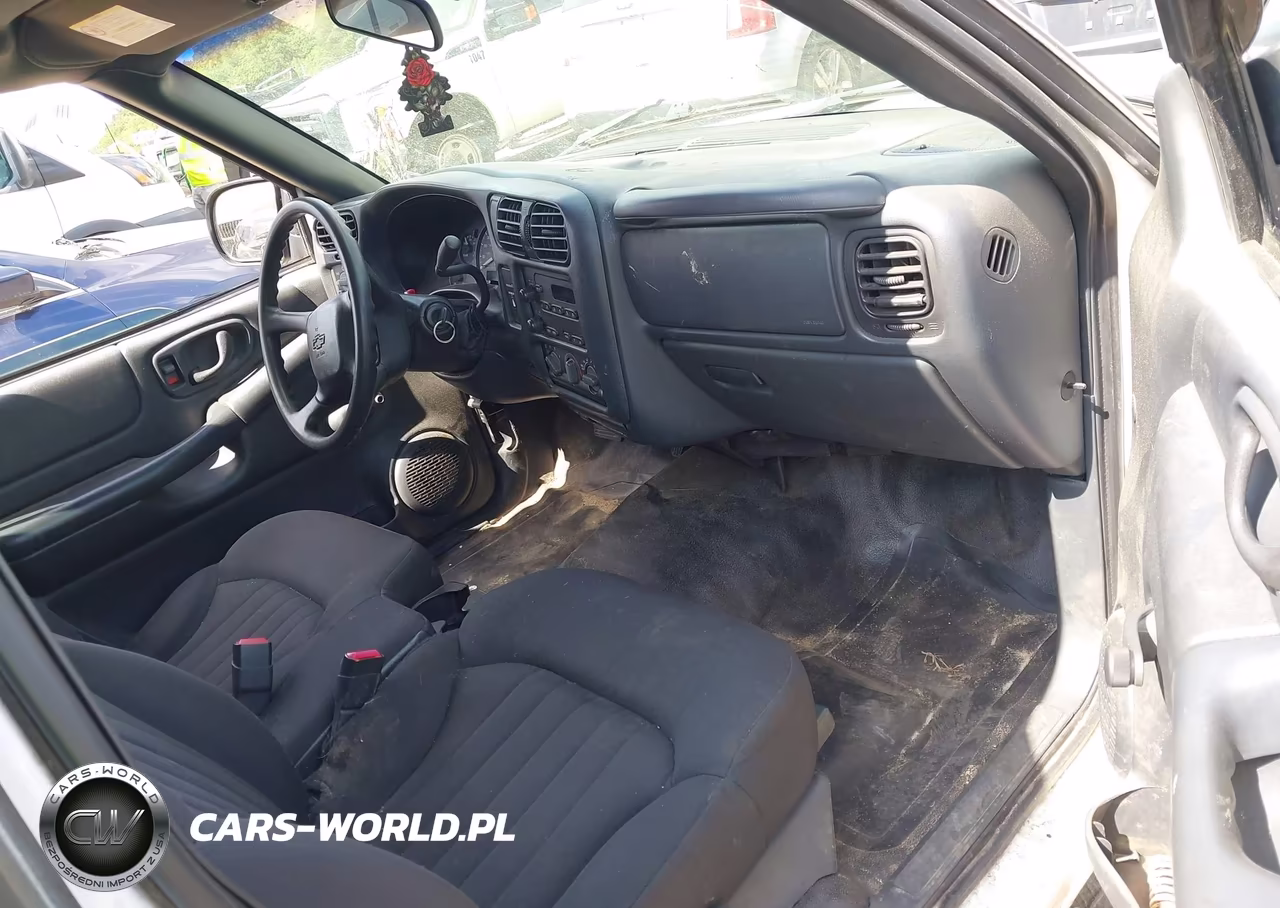 2003 Chevrolet S-10 VIN:1GCCS19H038142117 - 5