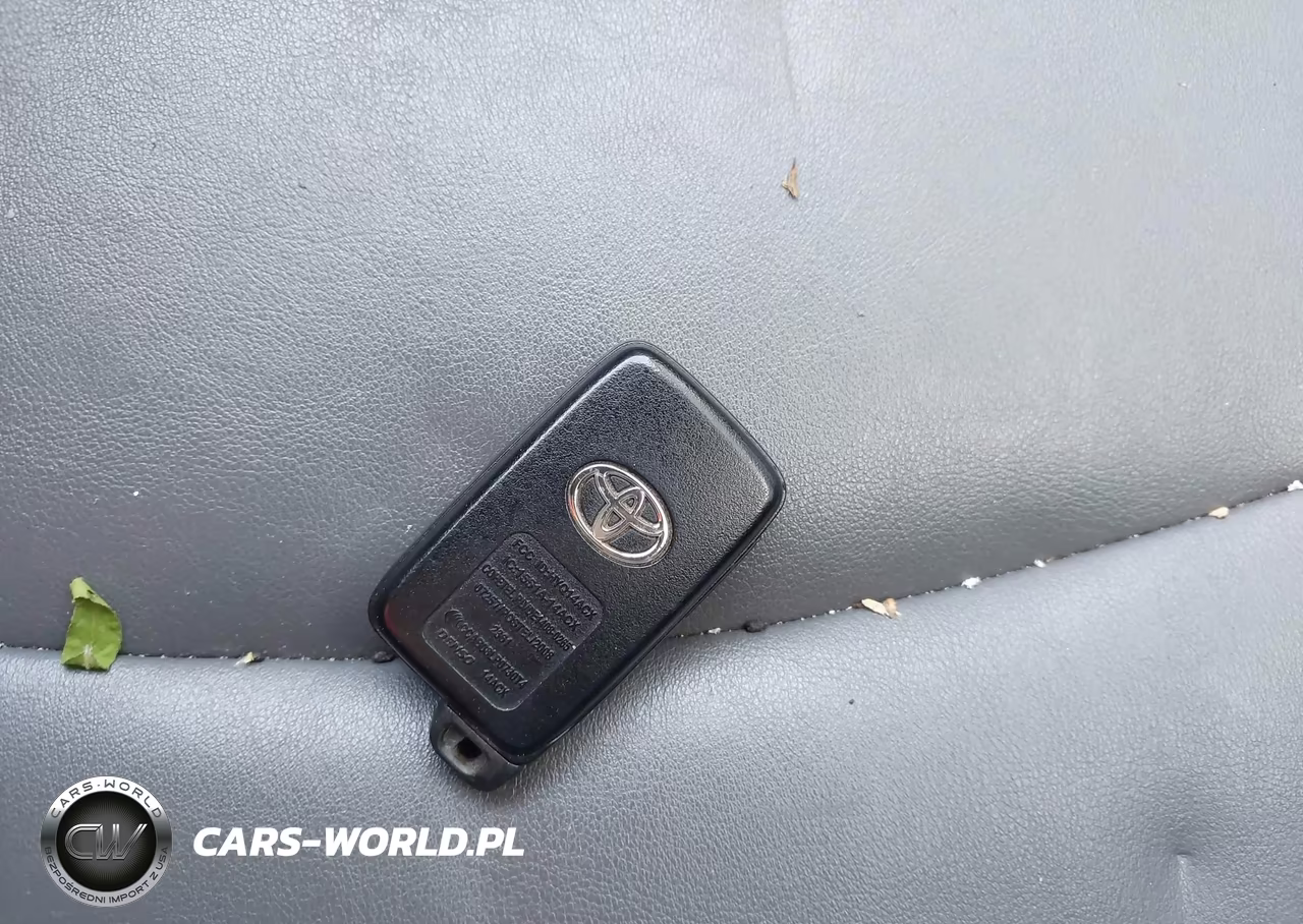 2015 Toyota Prius Four VIN:JTDKN3DU0F1915507 - 11