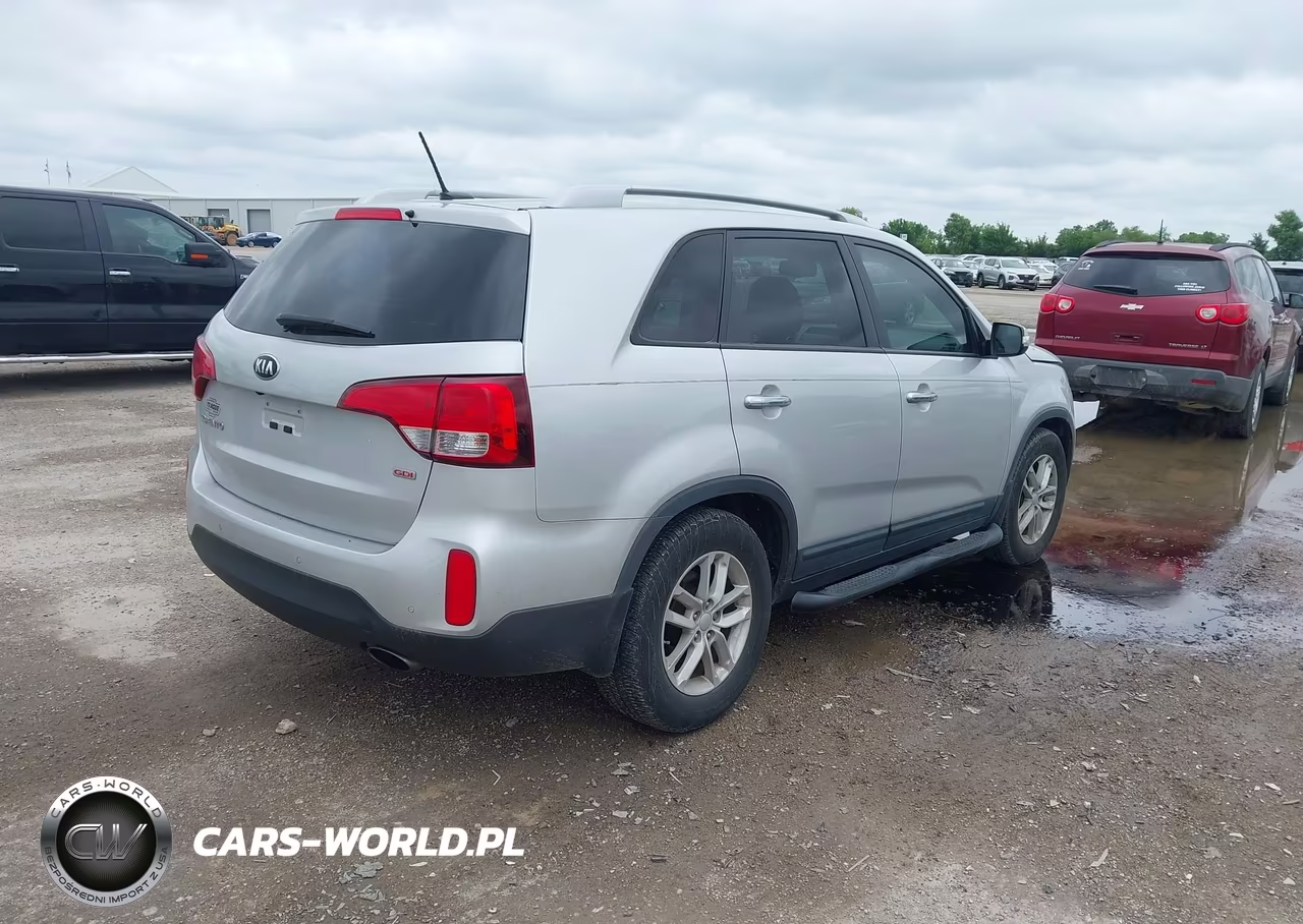 2014 Kia Sorento Lx VIN:5XYKT3A66EG479014 - 4