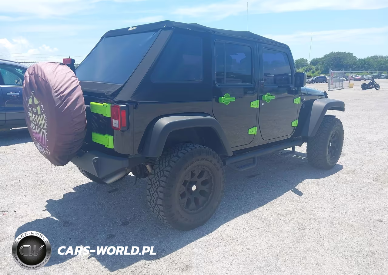 2015 Jeep Wrangler Unlimited Sport VIN:1C4BJWDG3FL745476 - 4