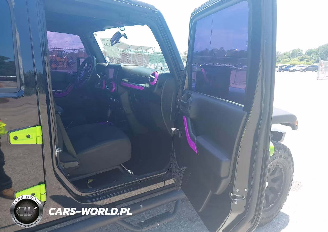 2015 Jeep Wrangler Unlimited Sport VIN:1C4BJWDG3FL745476 - 5