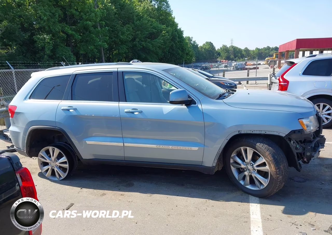 2013 Jeep Grand Cherokee Laredo VIN:1C4RJEAG9DC558544 - 13