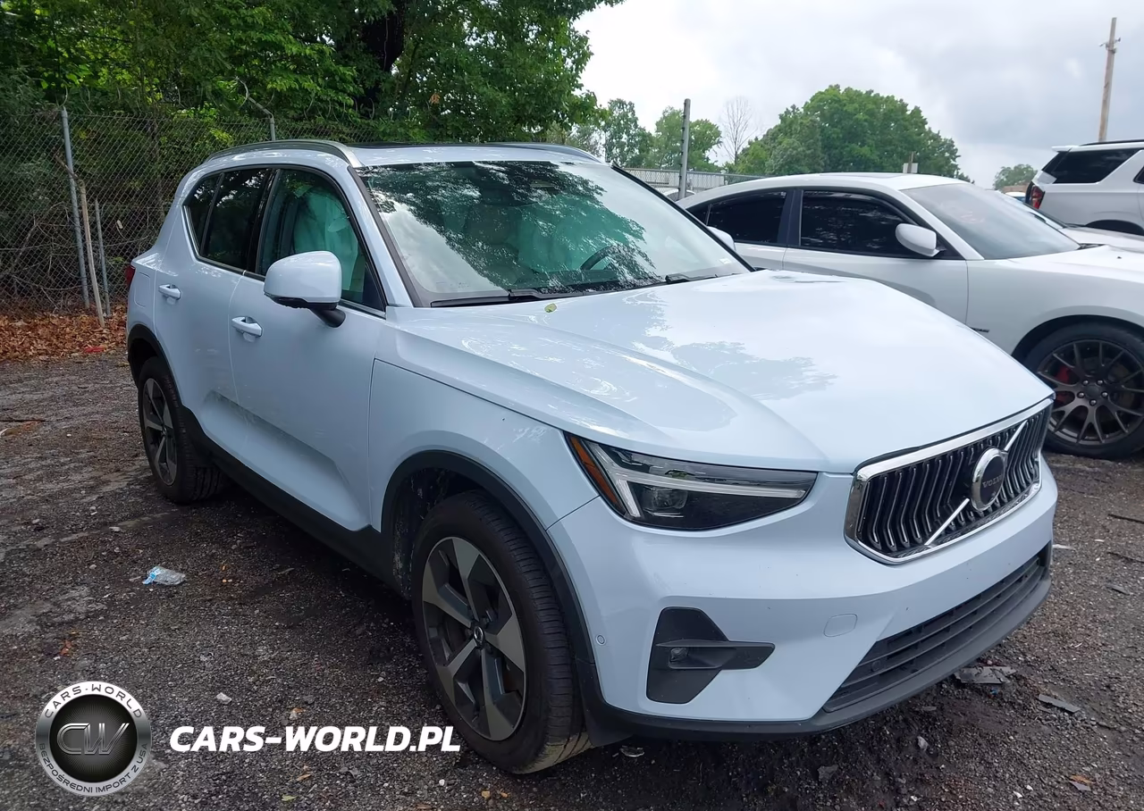 2025 Volvo Xc40 B5 Plus Bright Theme – zdjęcie 1 z 16