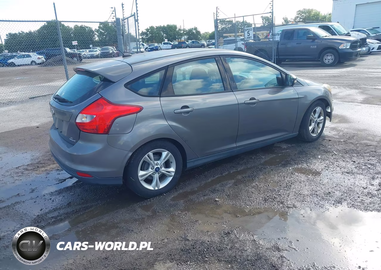 2014 Ford Focus Se VIN:1FADP3K22EL139958 - 4