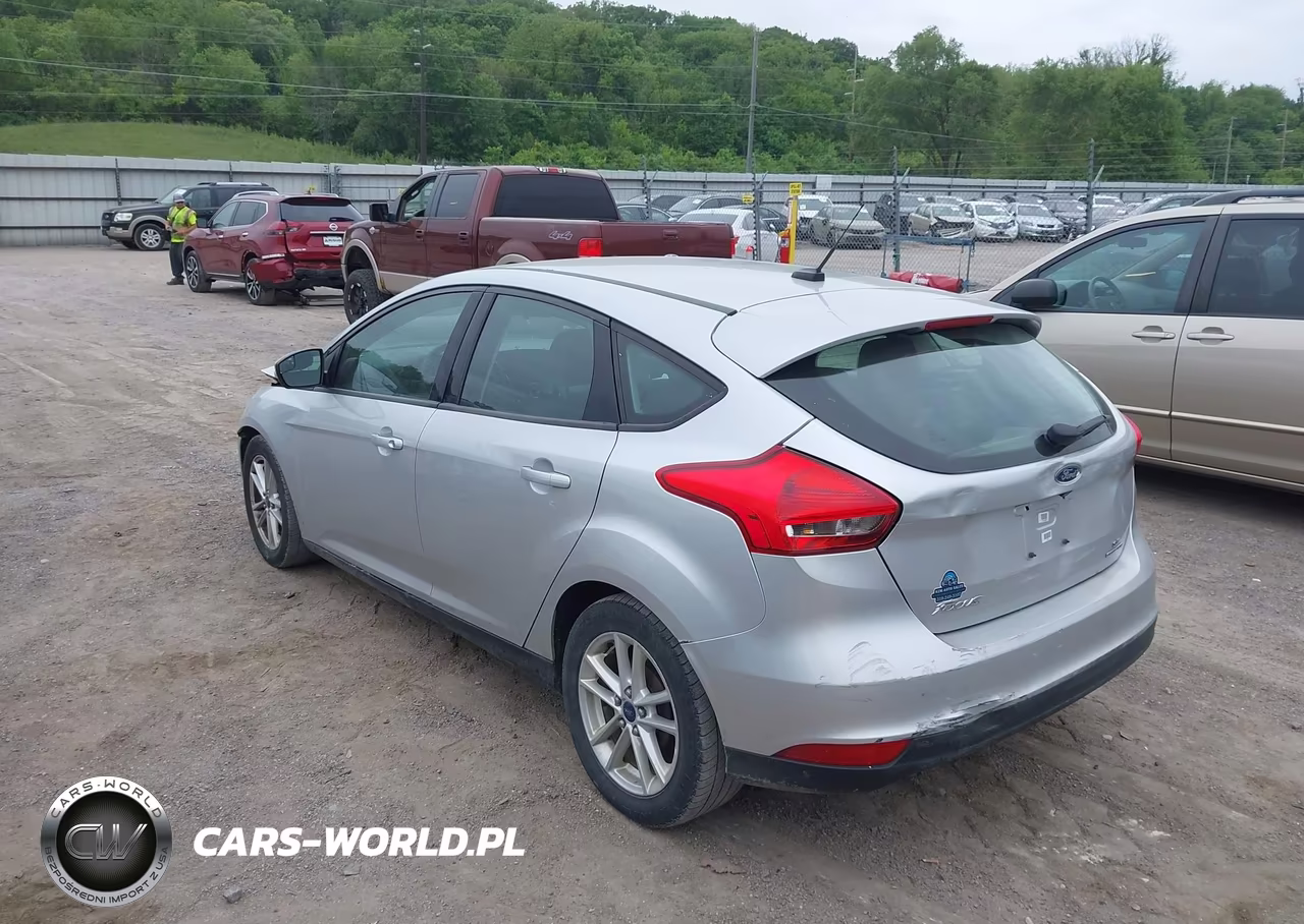 2015 Ford Focus Se VIN:1FADP3K20FL295255 - 3