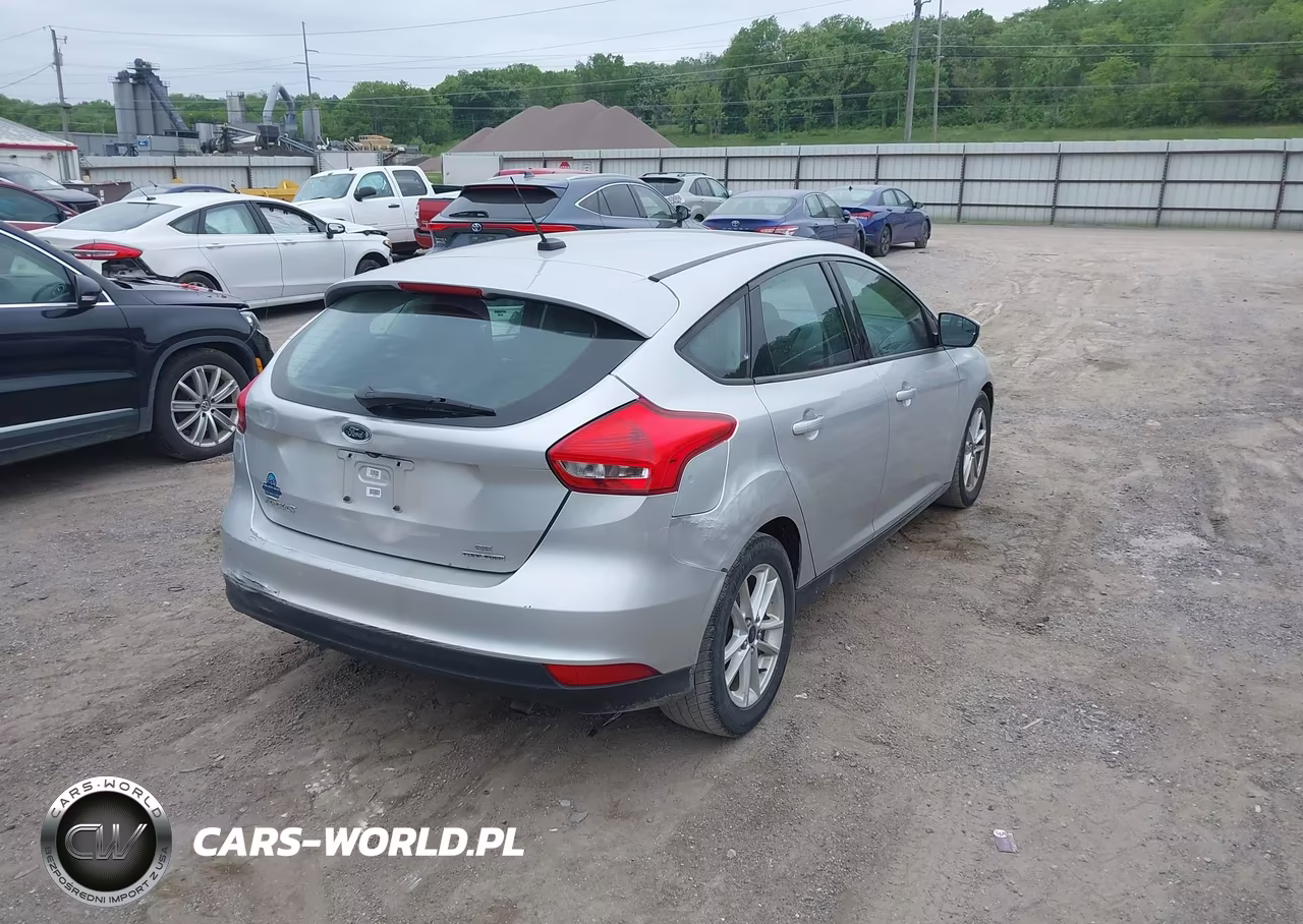 2015 Ford Focus Se VIN:1FADP3K20FL295255 - 4