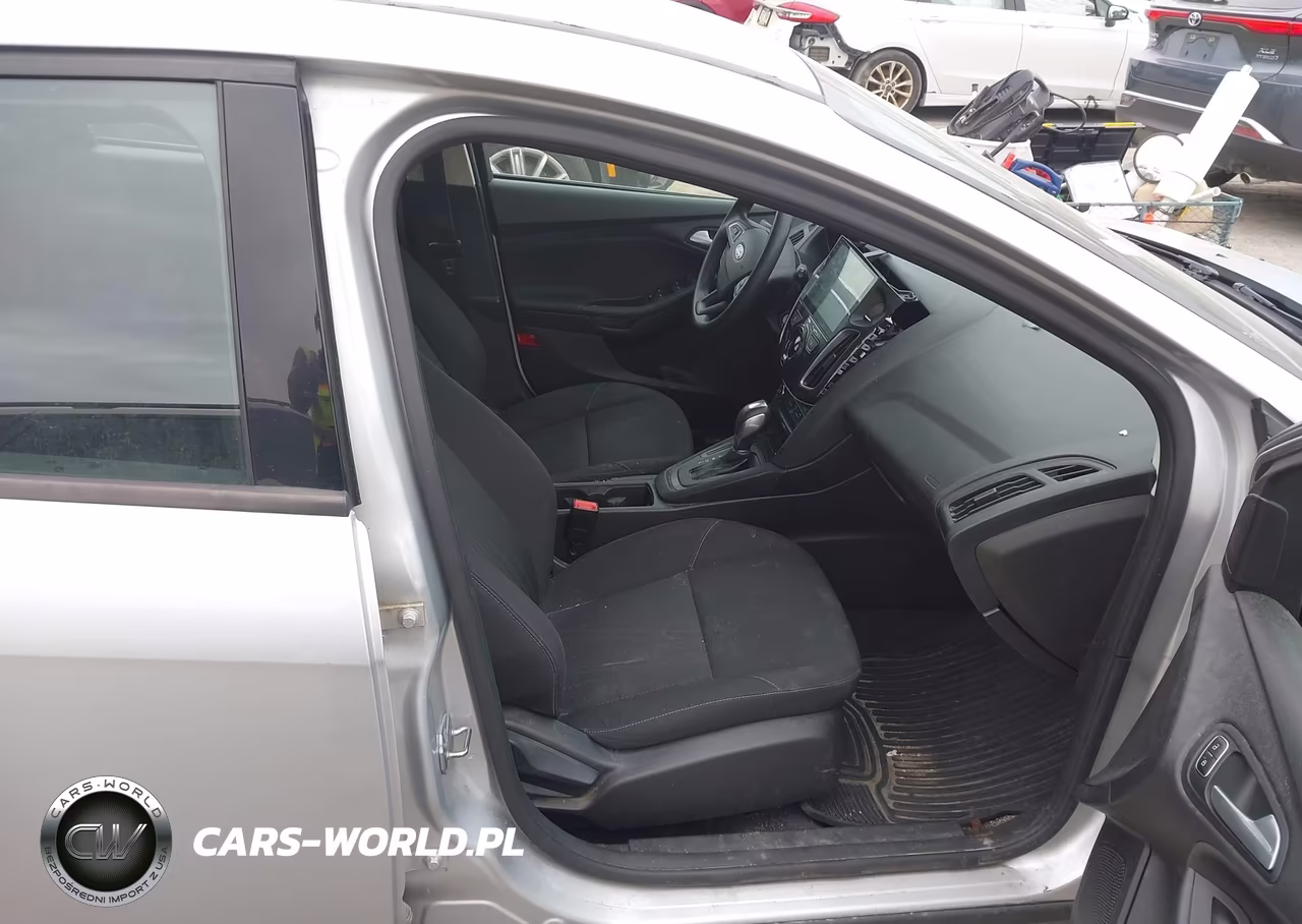 2015 Ford Focus Se VIN:1FADP3K20FL295255 - 5