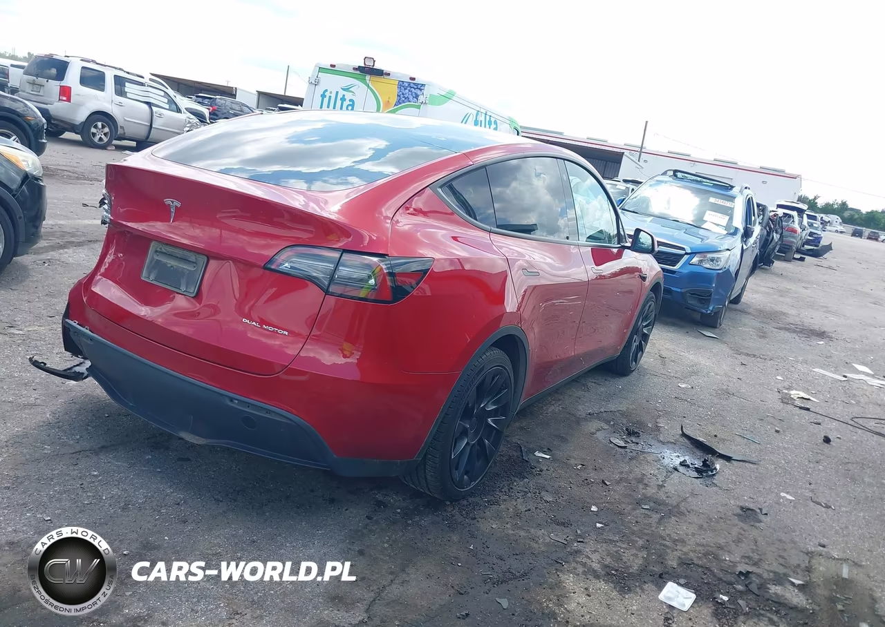 2023 Tesla Model Y VIN:7SAYGDEE7PA129682 - 4