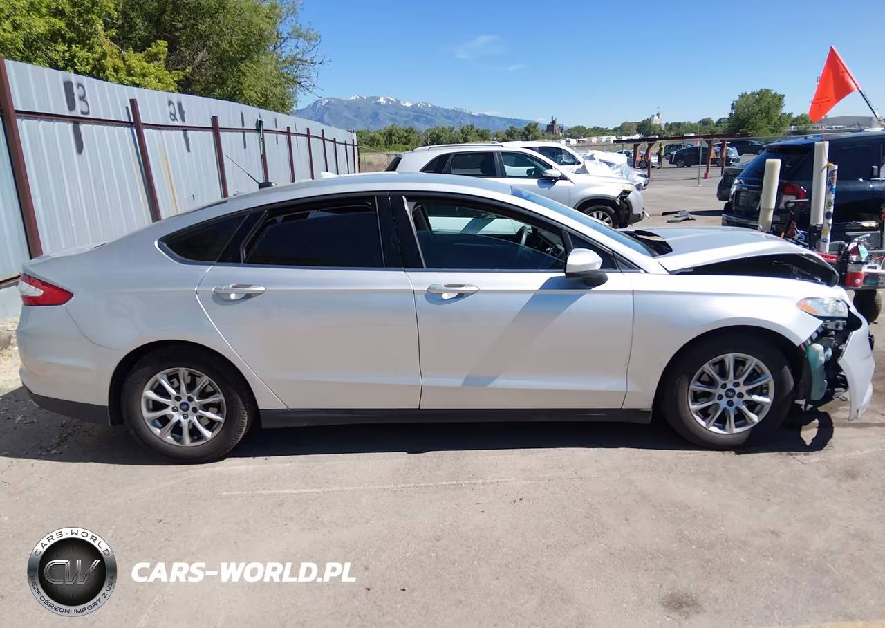 2015 Ford Fusion S VIN:3FA6P0G71FR194576 - 13