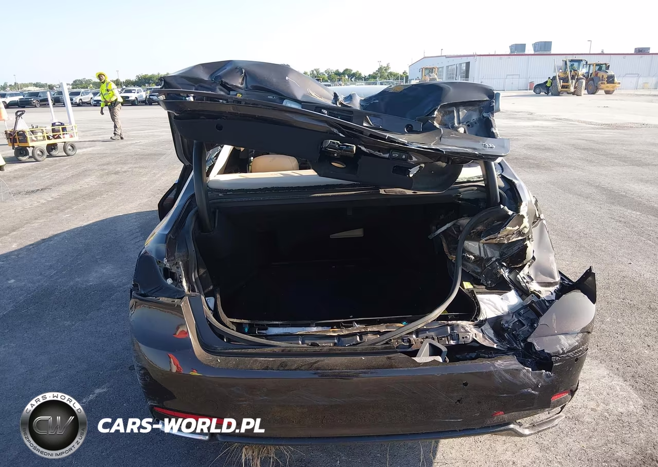2015 Hyundai Genesis 3.8 VIN:KMHGN4JE4FU073886 - 16