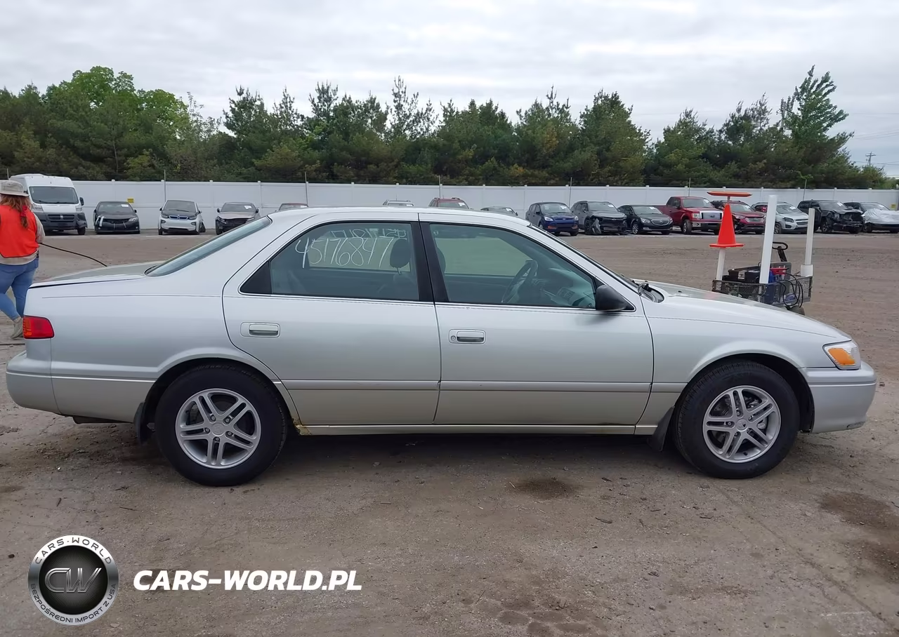 2000 Toyota Camry Le VIN:JT2BG22K2Y0413413 - 13