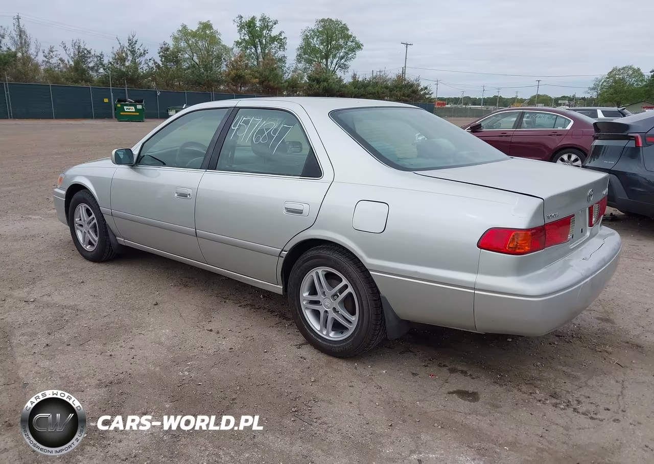 2000 Toyota Camry Le VIN:JT2BG22K2Y0413413 - 3