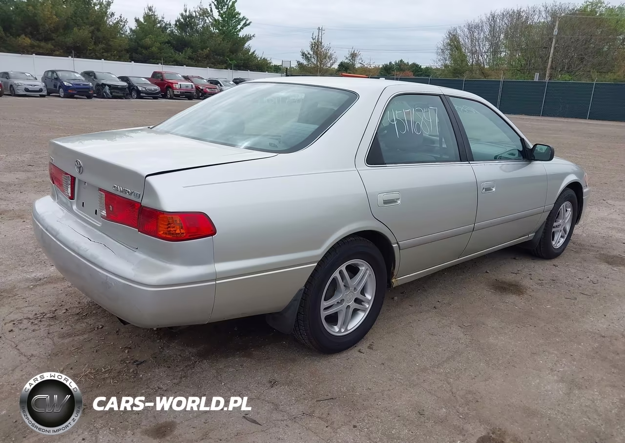 2000 Toyota Camry Le VIN:JT2BG22K2Y0413413 - 4