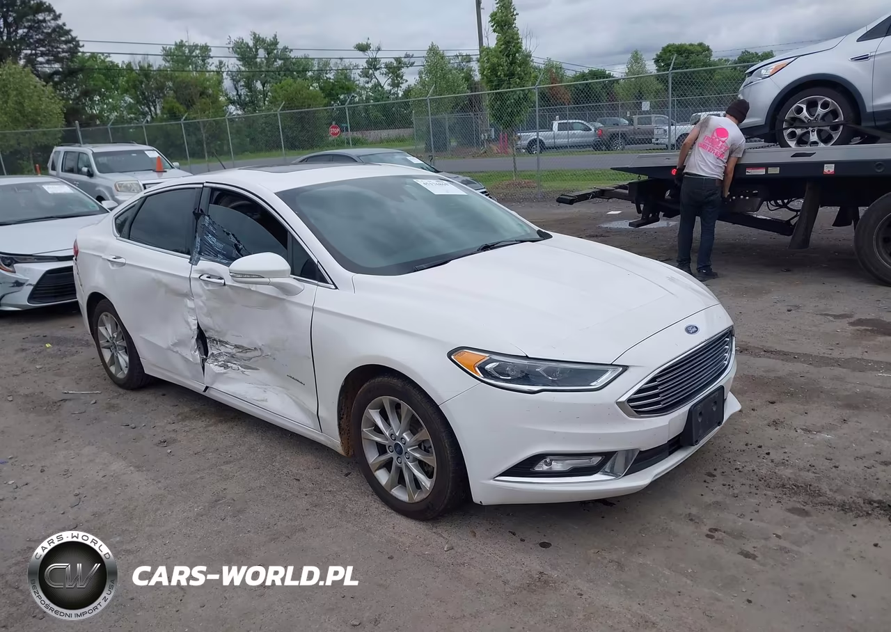 2017 Ford Fusion Energi Titanium – zdjęcie 1 z 16