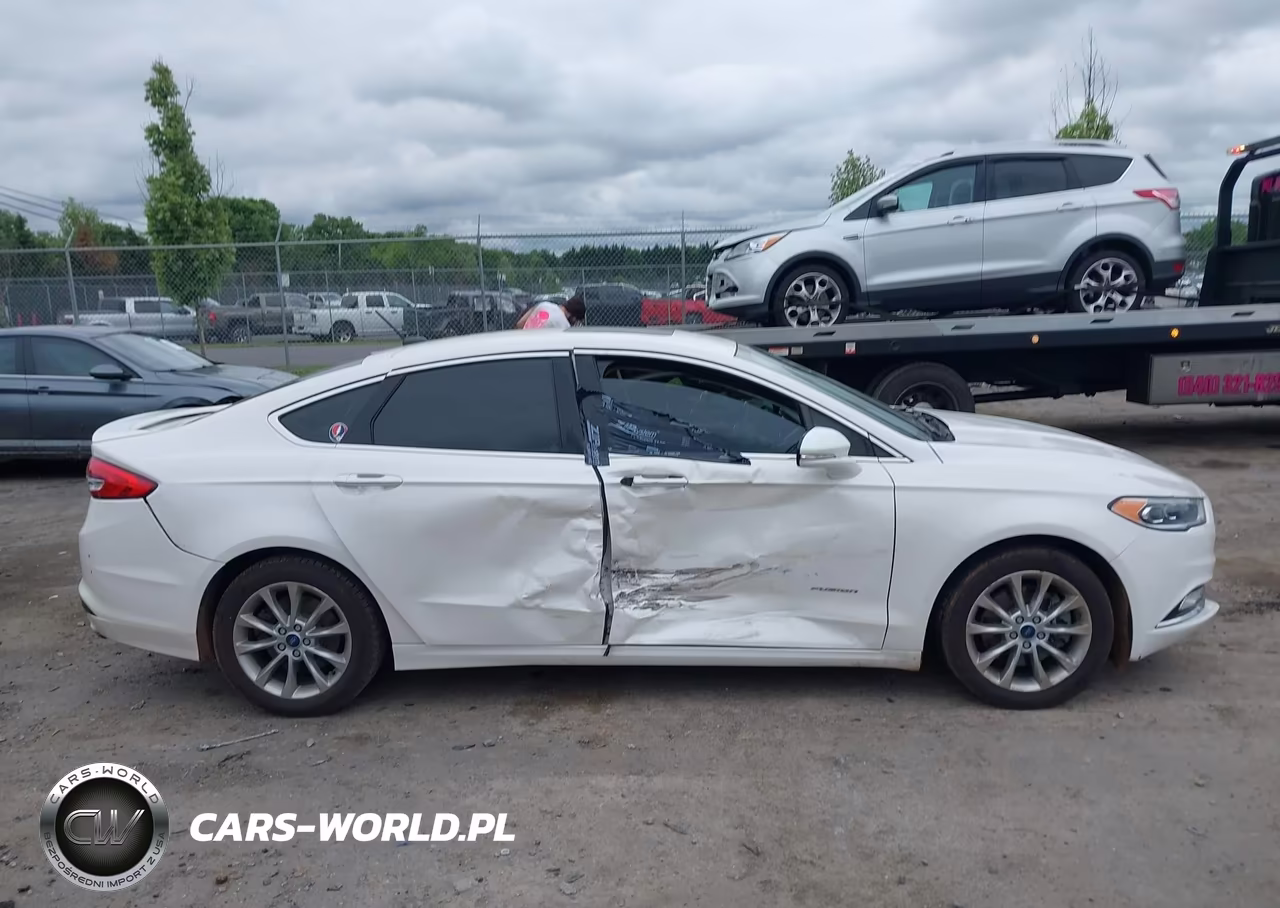 2017 Ford Fusion Energi Titanium VIN:3FA6P0SU7HR253968 - 13