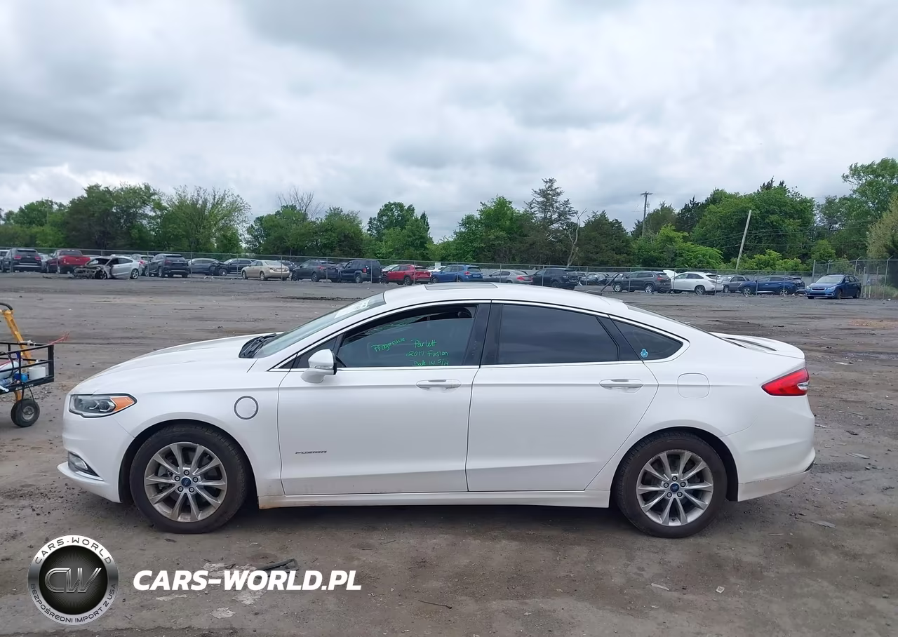 2017 Ford Fusion Energi Titanium VIN:3FA6P0SU7HR253968 - 14