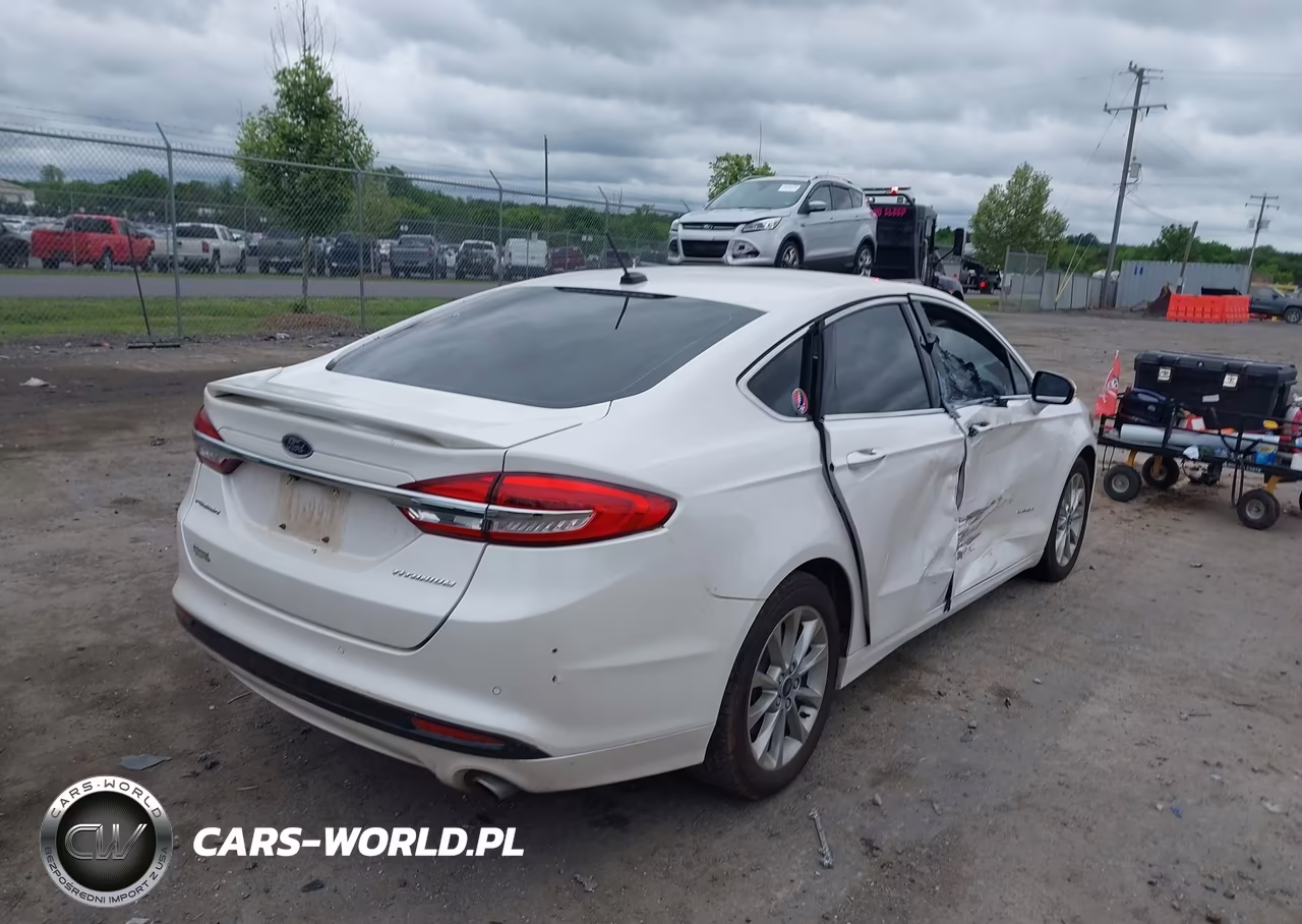 2017 Ford Fusion Energi Titanium VIN:3FA6P0SU7HR253968 - 4