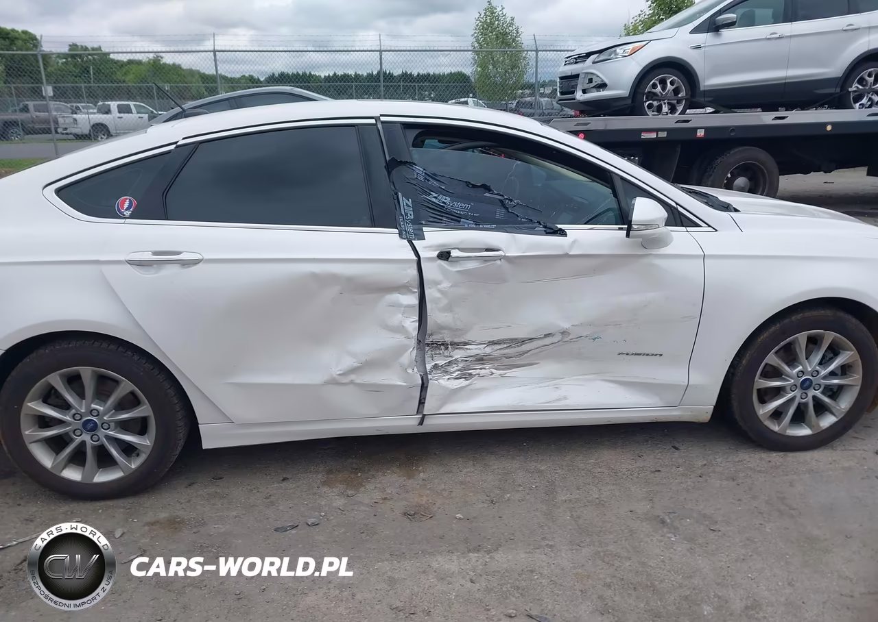 2017 Ford Fusion Energi Titanium VIN:3FA6P0SU7HR253968 - 6