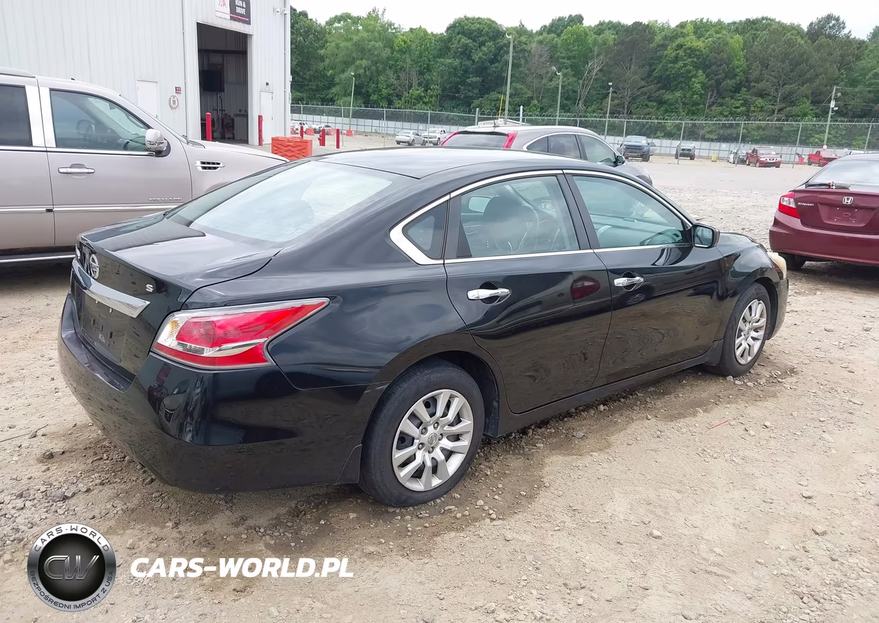 2015 Nissan Altima 2.5 S VIN:1N4AL3AP9FC460828 - 4