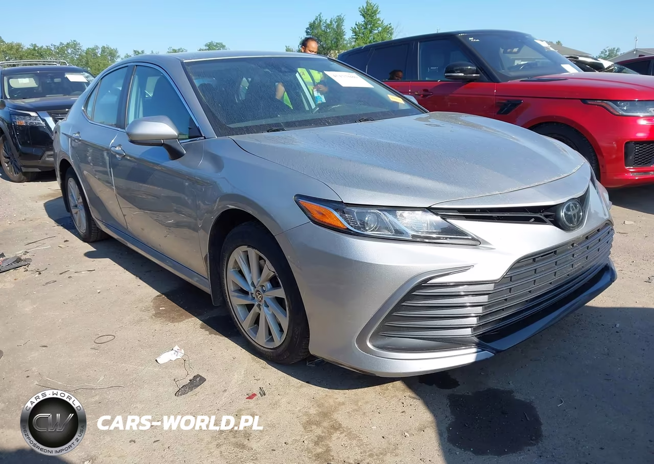 2022 Toyota Camry Le – zdjęcie 1 z 16
