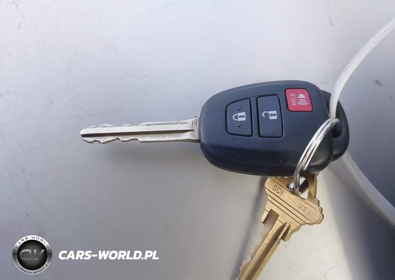 2015 Toyota Prius C Two VIN:JTDKDTB32F1110606 - 11