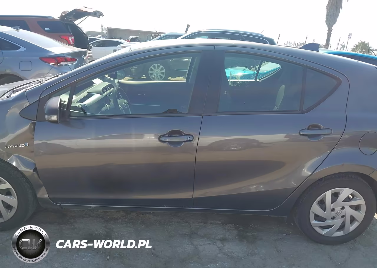 2015 Toyota Prius C Two VIN:JTDKDTB32F1110606 - 14