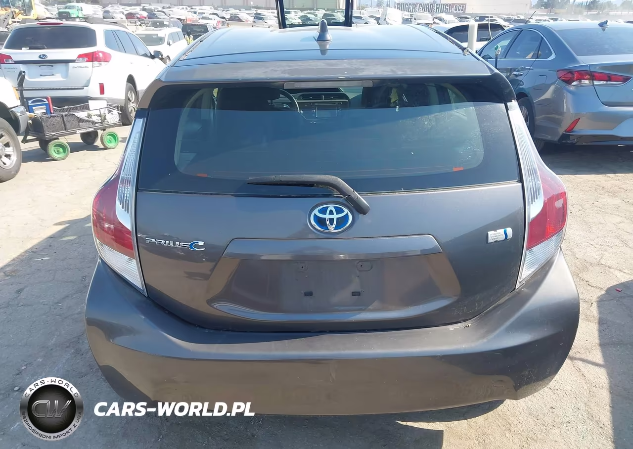 2015 Toyota Prius C Two VIN:JTDKDTB32F1110606 - 16
