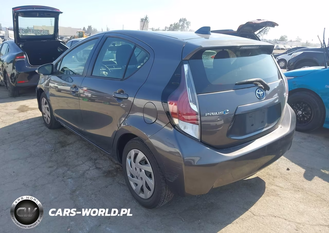 2015 Toyota Prius C Two VIN:JTDKDTB32F1110606 - 3