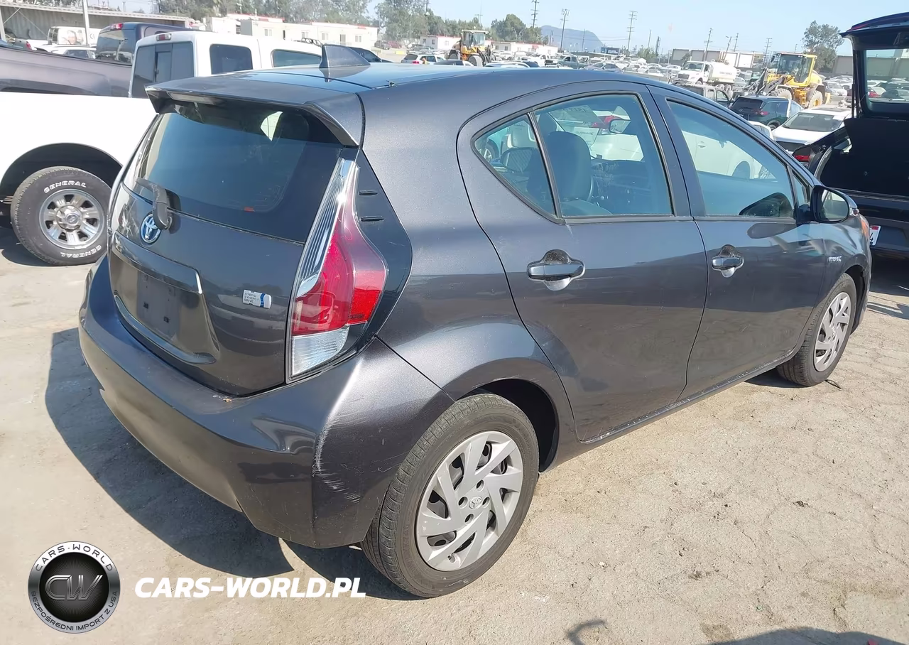 2015 Toyota Prius C Two VIN:JTDKDTB32F1110606 - 4