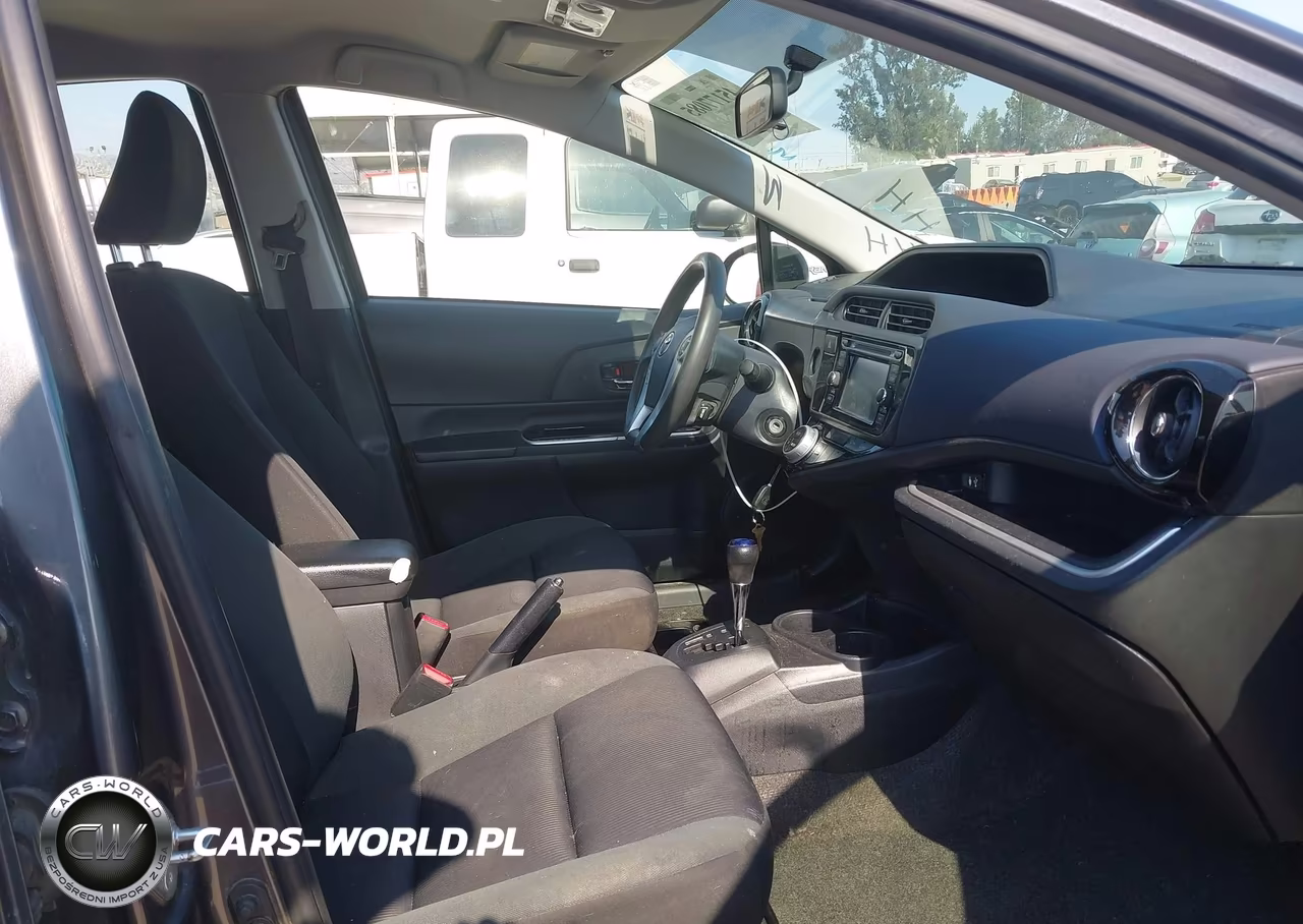2015 Toyota Prius C Two VIN:JTDKDTB32F1110606 - 5
