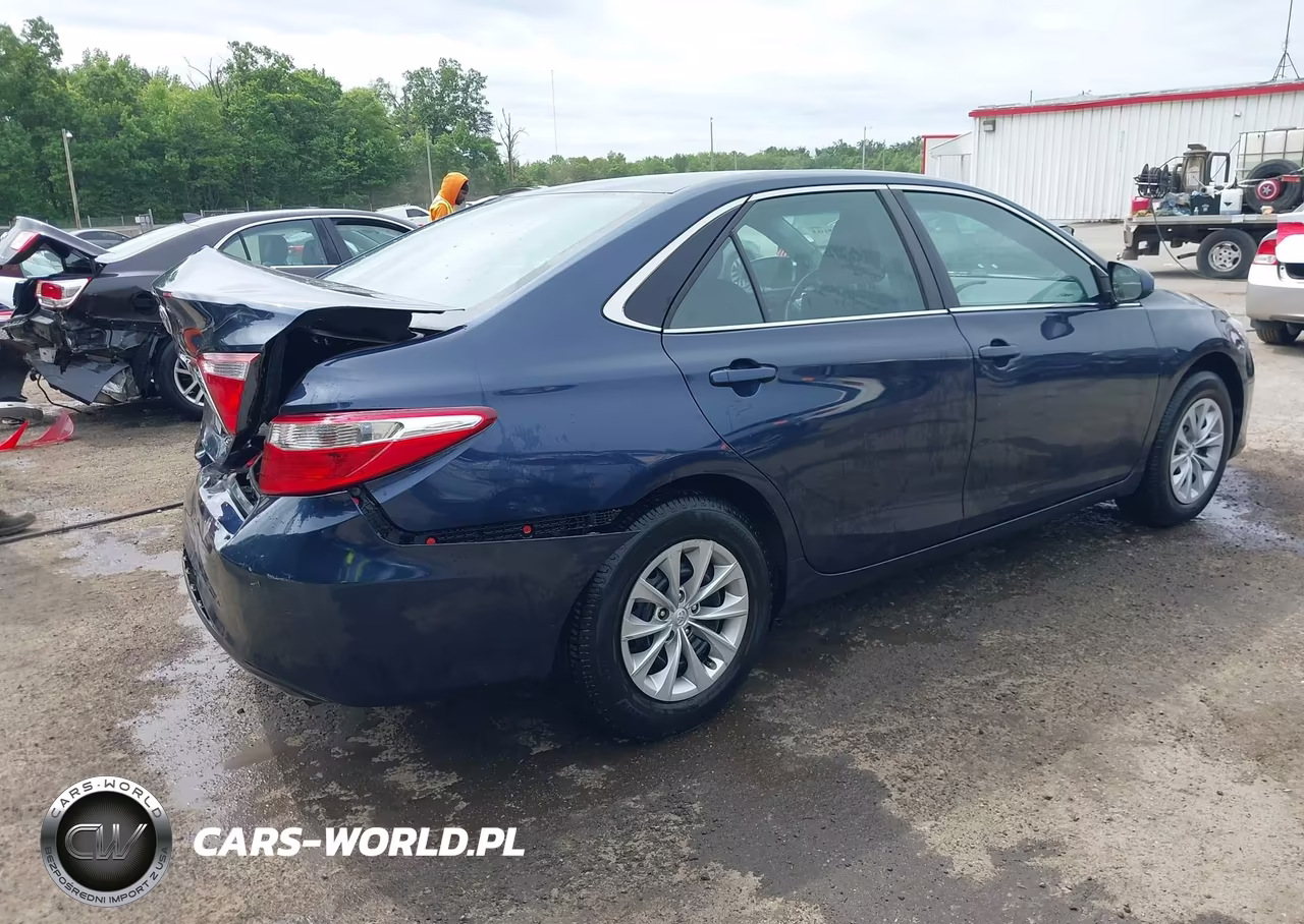 2017 Toyota Camry Le VIN:4T1BF1FK3HU711875 - 4