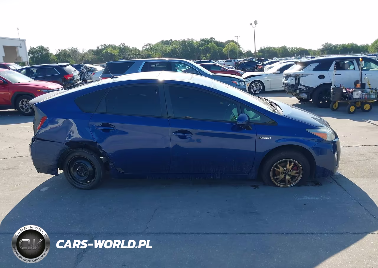 2011 Toyota Prius Two VIN:JTDKN3DU2B0314440 - 13