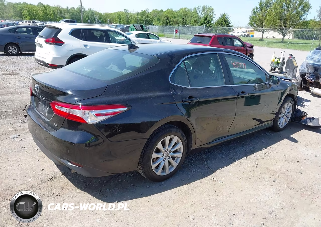 2019 Toyota Camry Le VIN:4T1B11HK3KU200962 - 4