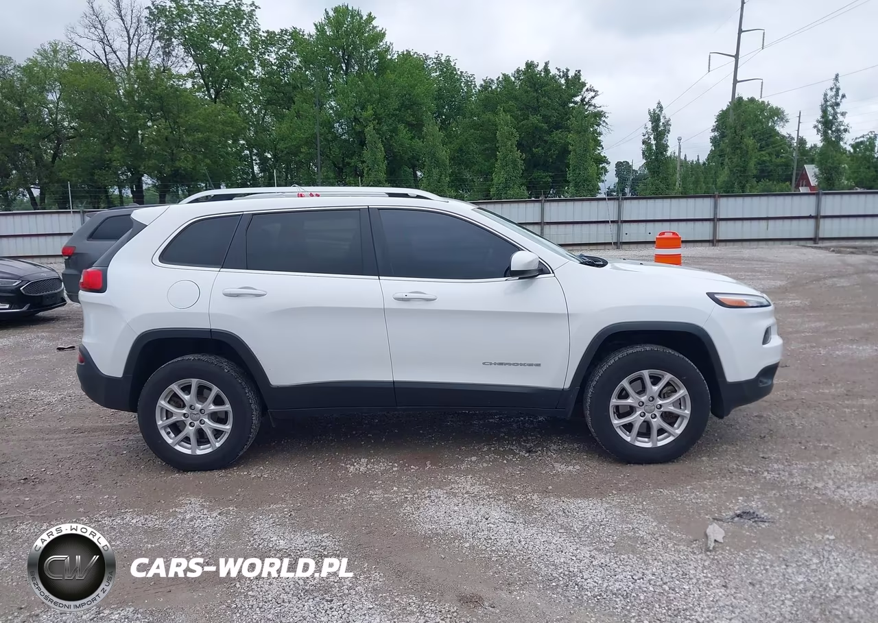 2018 Jeep Cherokee Latitude Plus 4X4 VIN:1C4PJMLB8JD574730 - 13